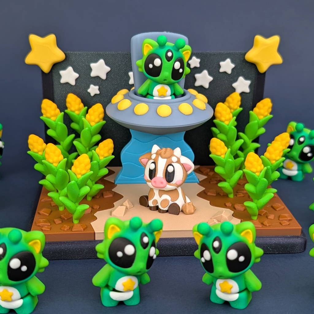 Alien Abduction Display Set – A Home for Your Desk Companions