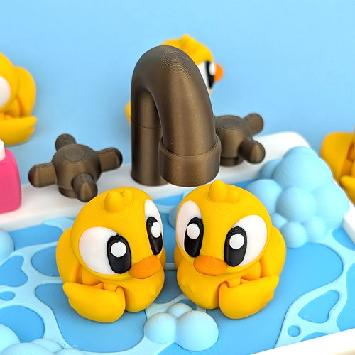 Bathtub Display Set – A Home for Your Desk Companions